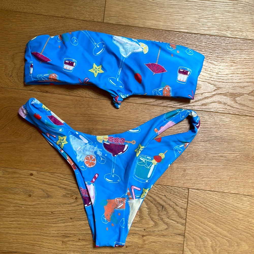 Adorable NWOT Cocktail Tube Top Bikini